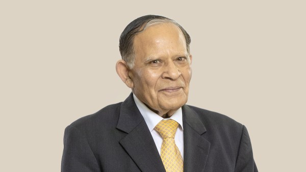Mr. Avinash Gandhi, Chairman Independent Director